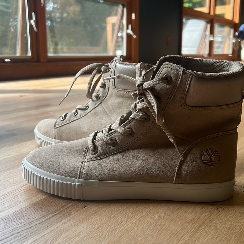 Like New Timberland Women Skyla Bay 6-Inch Boot | Size 9 | Blush / Beige Suede